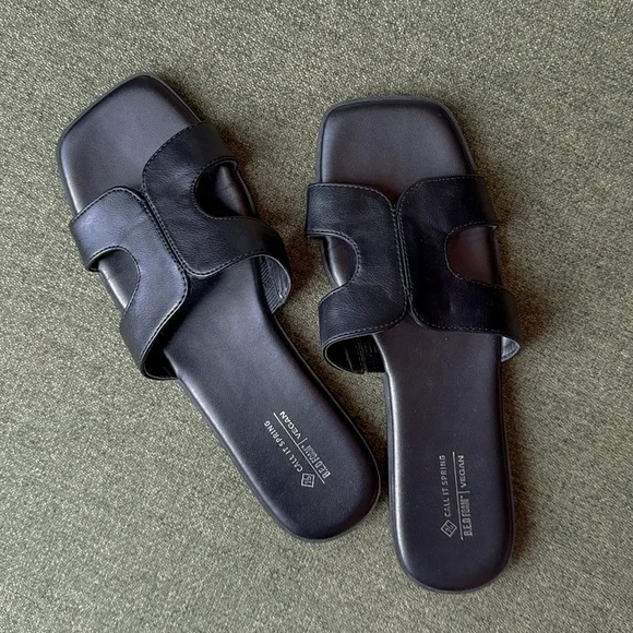 Call it Spring sandals - Picture 1 of 4